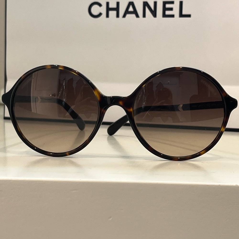 CHANEL Pearl Round Sunglasses